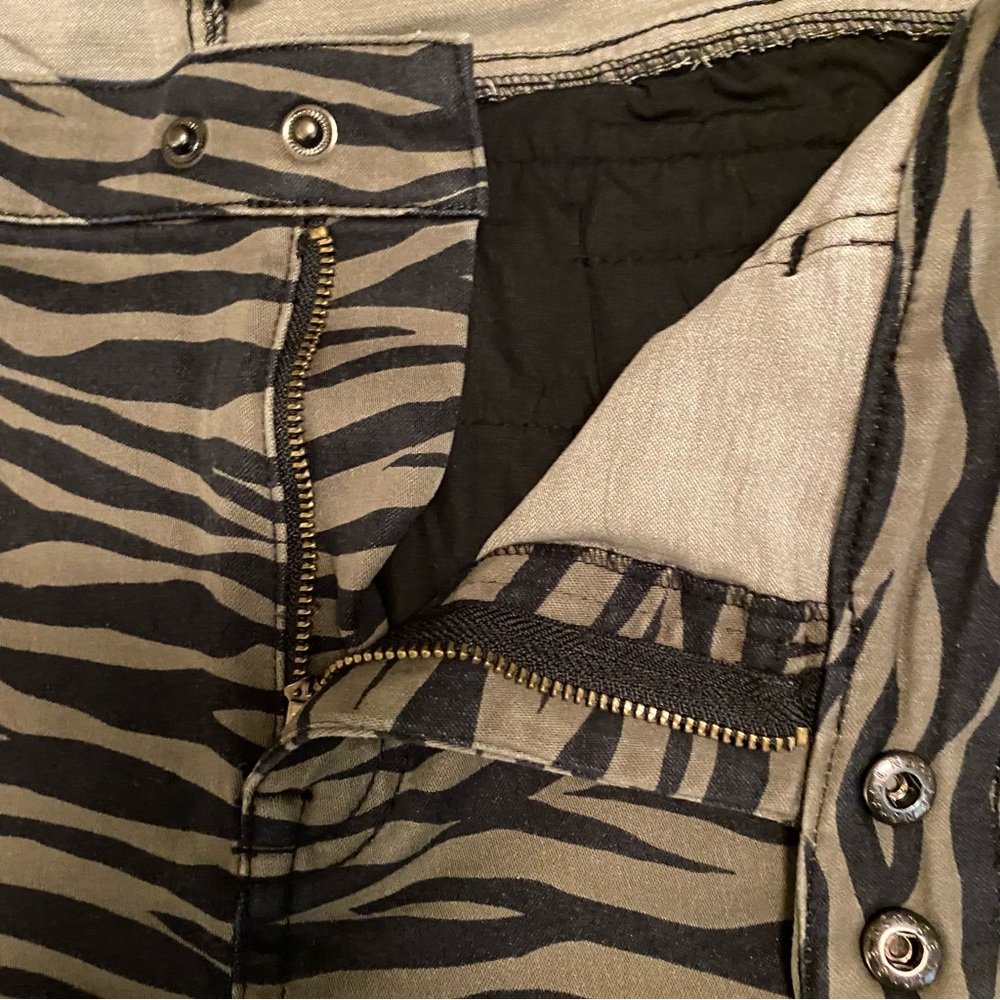 Lane Bryant Animal Stripe Jegging Pant - Picture 2 of 12